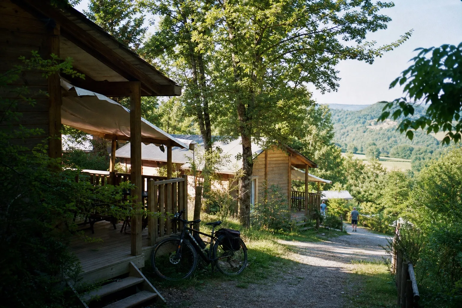 Des hébergements en bois dans un camping indépendant et arboré